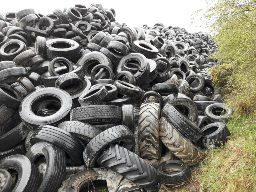 Continuous Pyrolysis of Waste Tyre